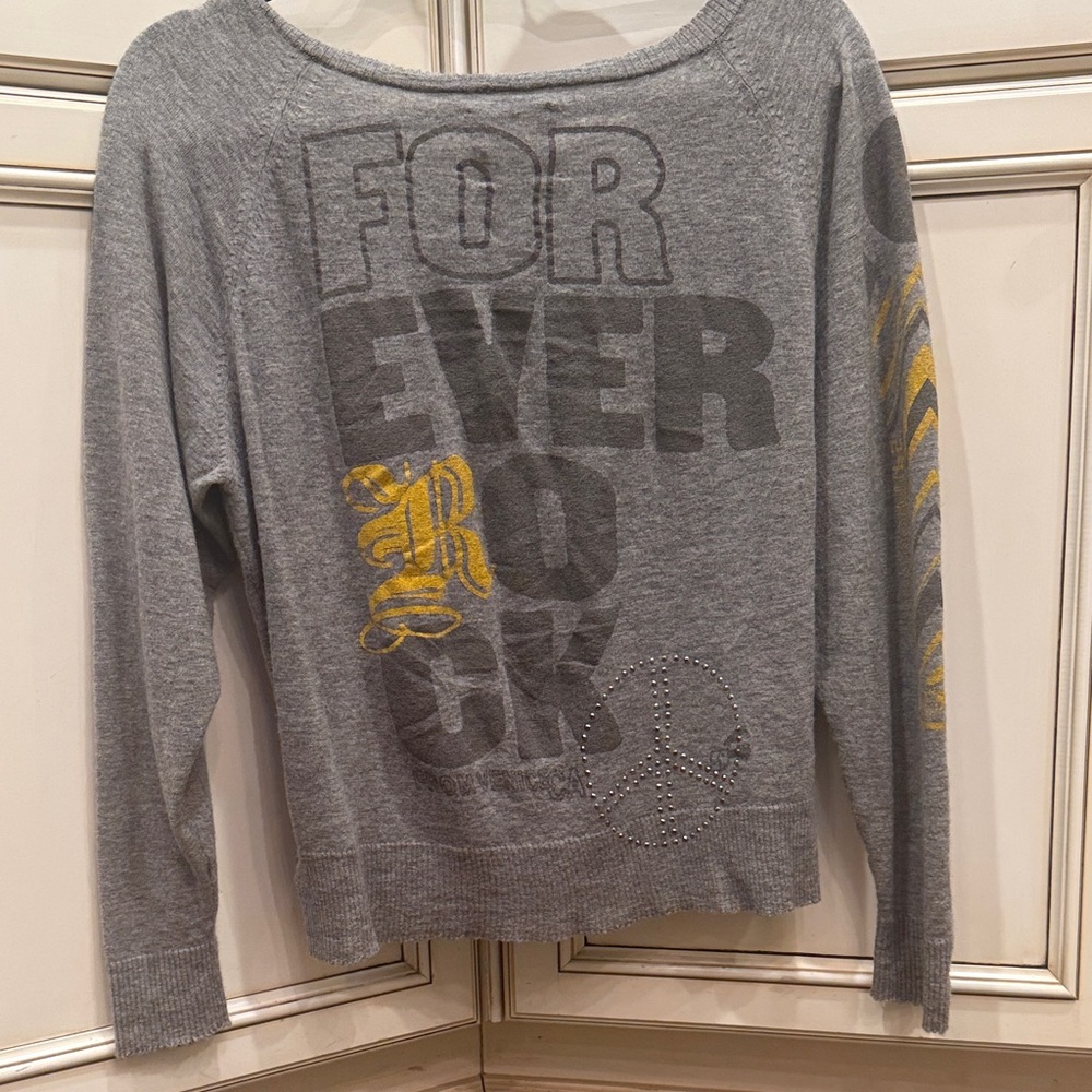 291 Venice Gray Lightweight Cashmere Sweater.Yellow arm accent. Peace sign studs